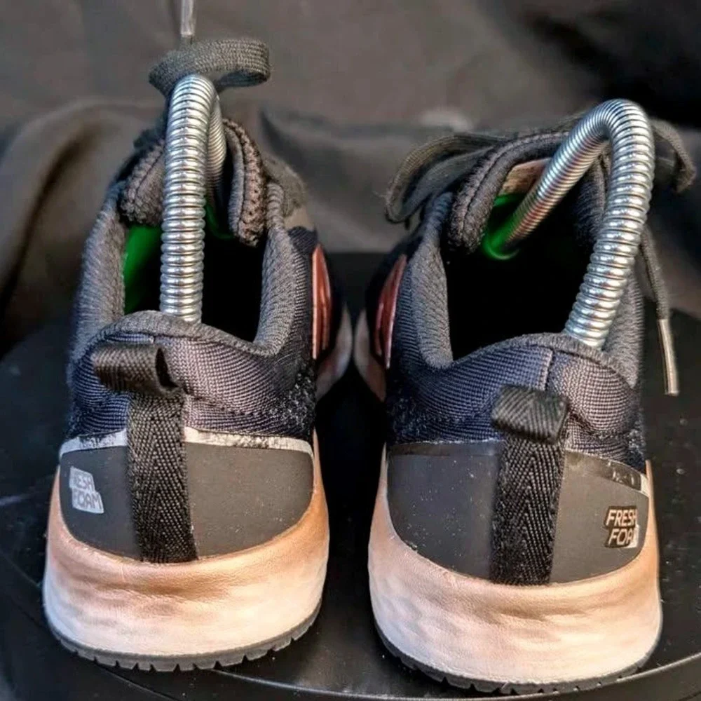 New Balance ~ Girl's Fresh Foam Arishi v3 Running ~Black/Peach Metallic ~ Sz 3.5